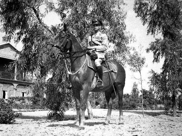 Images/1 LF colour Troop 1951329.jpg